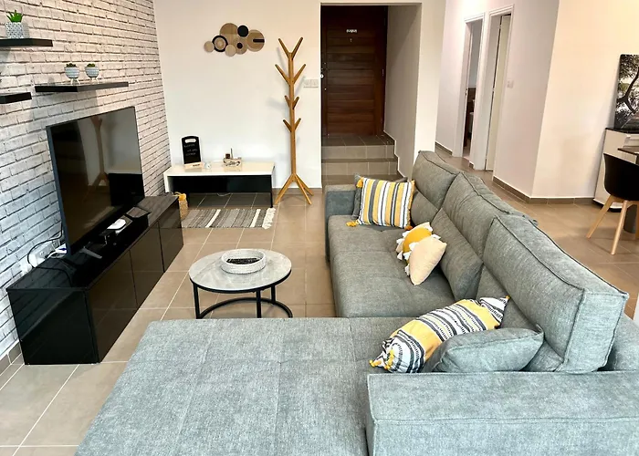 Pafia Crown-jewel 2b, Pool, Prime Location, Apartmán