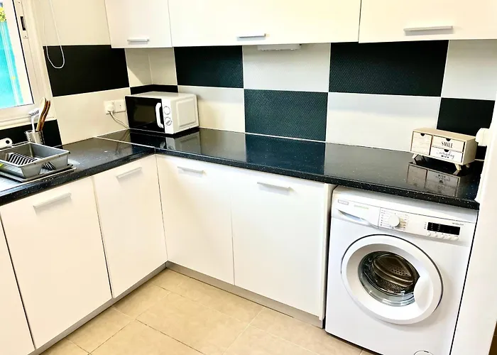 Pafia Crown-jewel 2b, Pool, Prime Location, アパート *