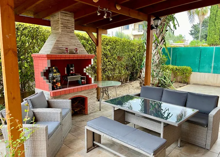 Pafia Crown-jewel 2b, Pool, Prime Location, アパート パ フォス