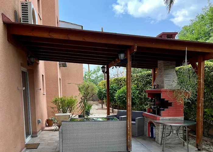 Pafia Crown-jewel 2b, Pool, Prime Location, アパート パ フォス